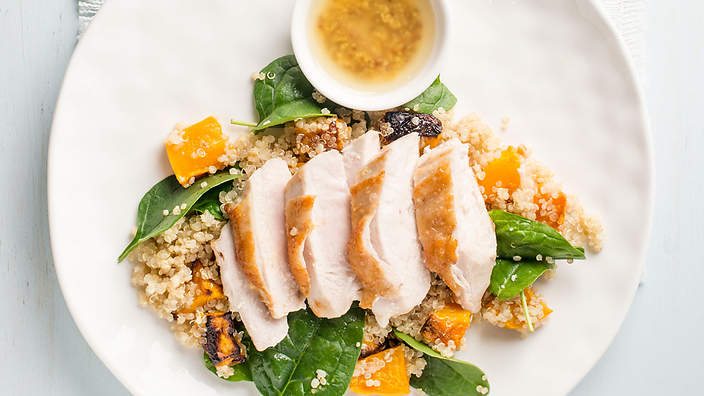 Piept de curcan cu garnitură de quinoa