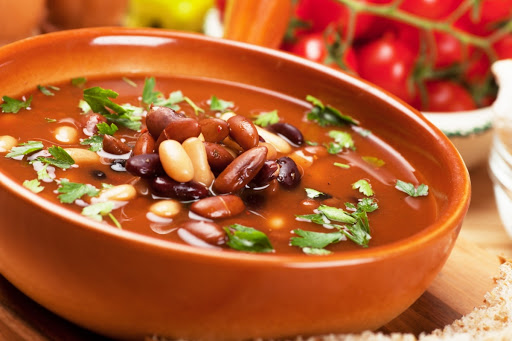 Ciorbă cu fasole și legume