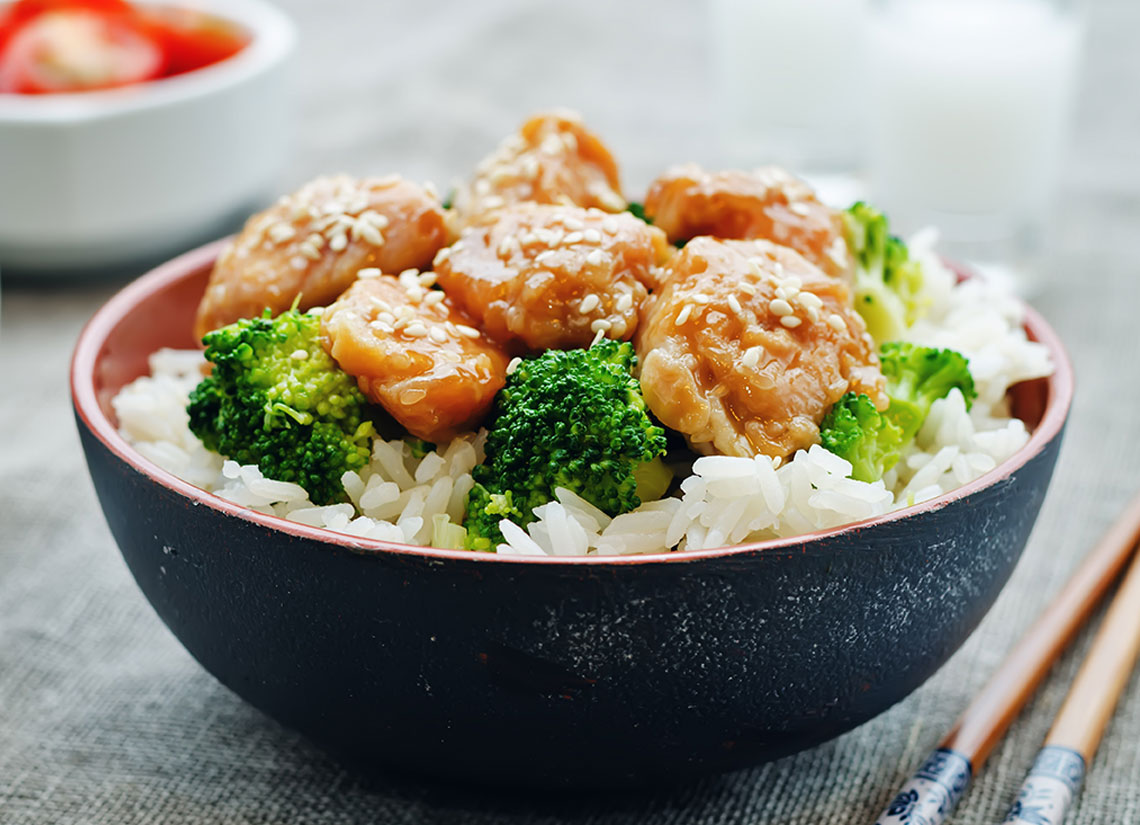 Piept de pui cu broccoli și susan la cuptor